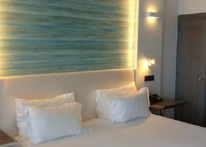 فندق Baia Azul 4*